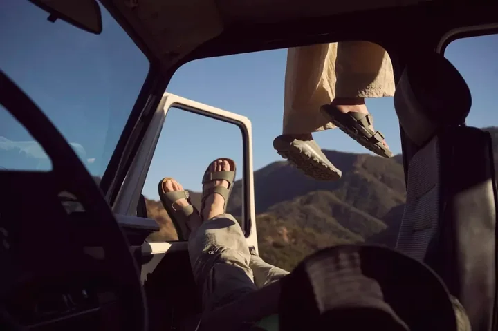 Klapki Birkenstock Arizona to praktyczny i stylowy wybór na wakacyjne zwiedzanie – nie tylko miast