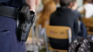 Policjanci w Międzybrodziu Bialskim uczyli dzieci, jak reagować na zagrożenie
