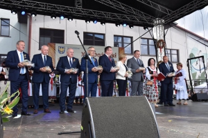 Na zdjęciu parlamentarzyści, samorządowcy woj. śląskiego i Starosta Żywiecki