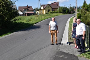 ZAKOŃCZONO REMONT ODCINKA DROGI POWIATOWEJ ŁĄCZĄCEGO MIEJSCOWOŚCI BYSTRA, WIEPRZ I JUSZCZYNA - zdjęcie1