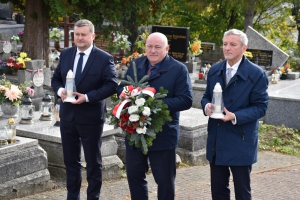 DELEGACJA POWIATU ŻYWIECKIEGO ODWIEDZIŁA LOKALNE MIEJSCA PAMIĘCI - zdjęcie6