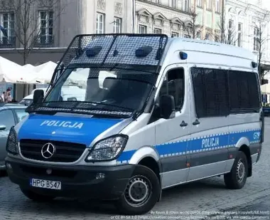 Portfel zniknął w sklepie, policjanci dopadli go na ulicy