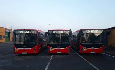 Grafika promocyjna wydarzenia Dostawa autobusów — dostawy po dwa egzemplarze do 31 marca 2026