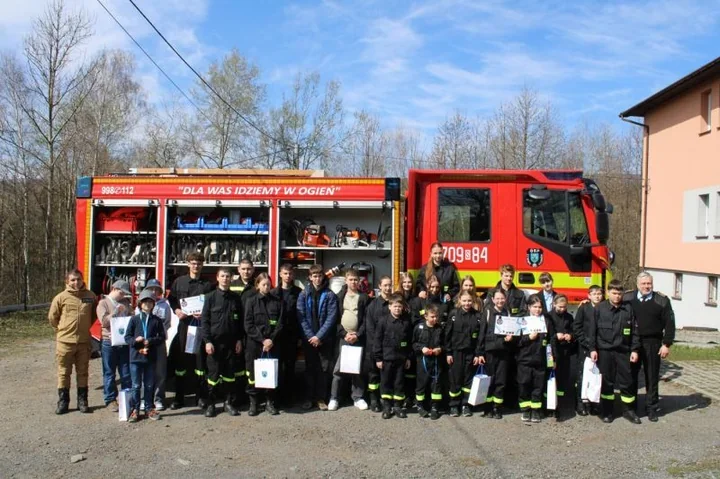 W Oczkowie młodzi Żywczanie weszli w temat pożarów z pełnym zaangażowaniem