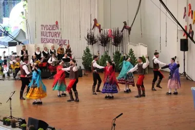 Korowód na ulicach Żywca rozpoczął 35. Spotkania Folklorystyczne