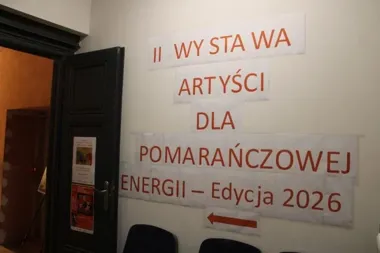 Wystawa w Żywcu dobiegła końca, ale prace nadal wspierają Pomarańczową Energię