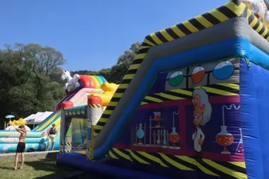 Plaża przy Leśniance pełna emocji. Wakacyjny start z pomocą dla Leona