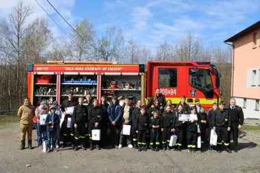 W Oczkowie młodzi Żywczanie weszli w temat pożarów z pełnym zaangażowaniem