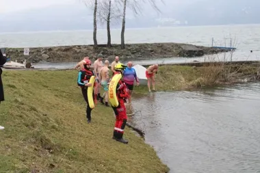 Zimna Setka zamknęła sezon morsów nad Jeziorem Żywieckim