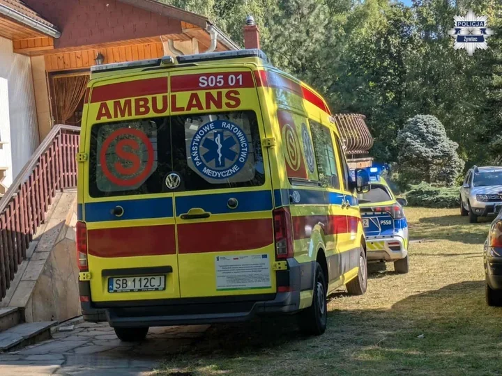 Brak kontaktu ze starszym mężczyzną. Policjanci wyważyli drzwi w Międzybrodziu