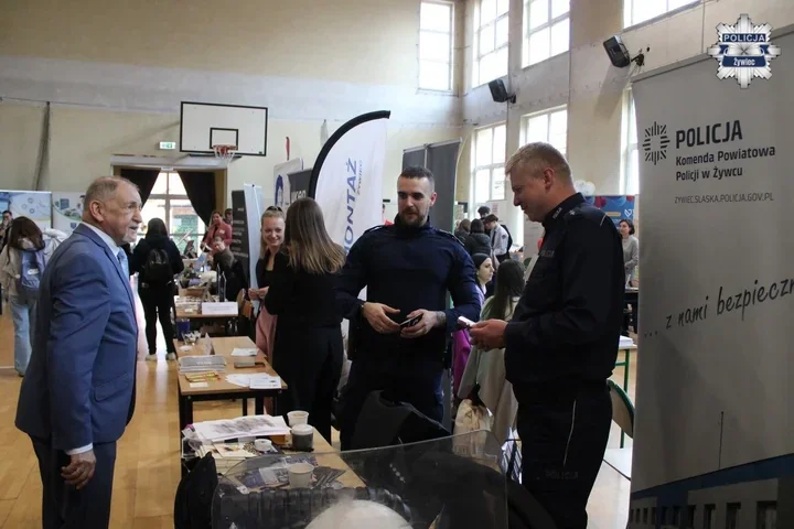 Policyjne stoisko w Żywcu przyciągnęło więcej uwagi, niż wielu się spodziewało