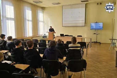 Uczniowie weszli do policyjnych kulis - zobaczyli drogę do munduru