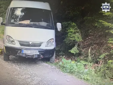 Samochód stoczył się ze zbocza w Lipowej. Zginęła pasażerka