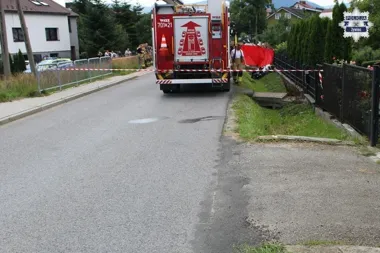 Motocyklista zginął w Lipowej. Honda uderzyła w betonowy przepust