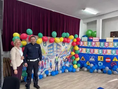 Przedszkolaki w Żywcu stanęły oko w oko z zasadami drogi - policja uczyła bezpieczeństwa