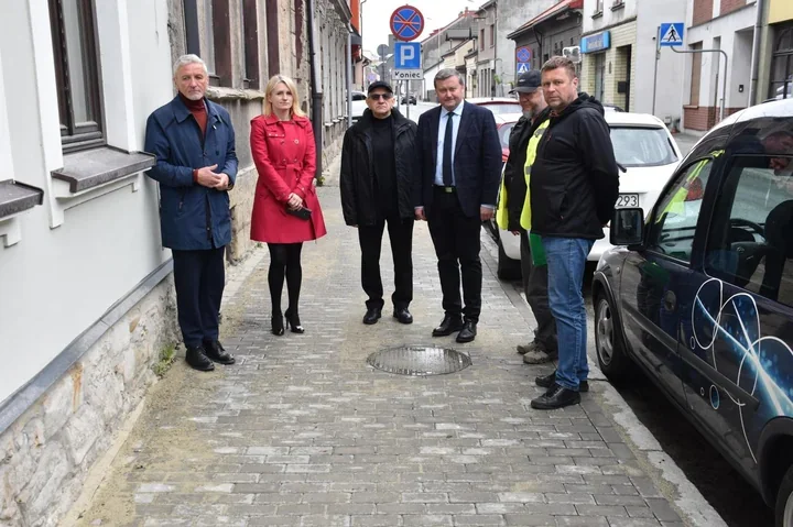 Chodnik na ul. Komorowskich już gotowy. Remont kosztował ponad 220 tys. zł